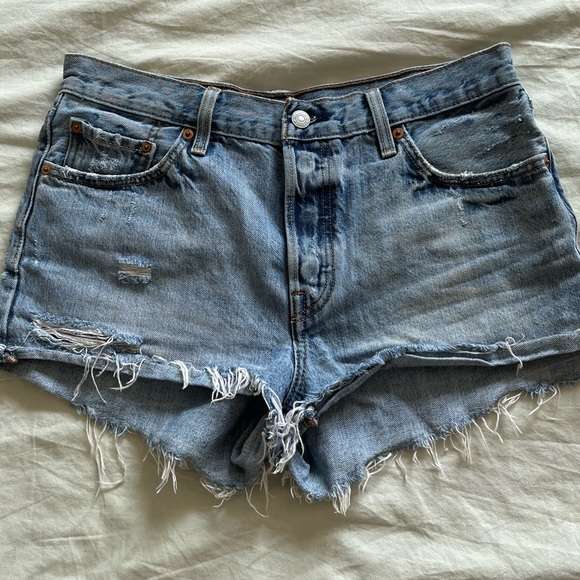 Levi’s Distressed Denim Shorts - Picture 1 of 8